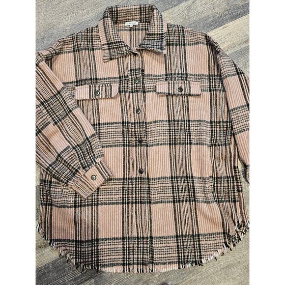 White birch flannel fuzzy button down shacket pink black plaid 1x plus - Picture 2 of 7